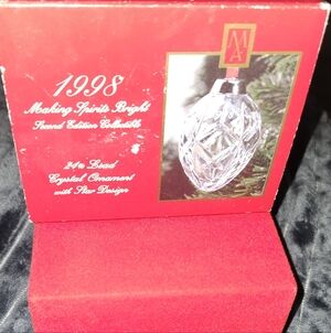 Lead Crystal Ornament with Star Design